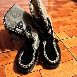 Stylish Black and Gray Winter Boots